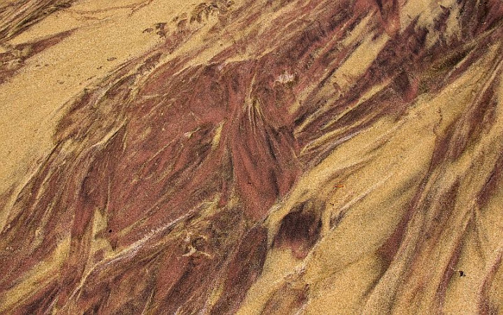 Garnet sand