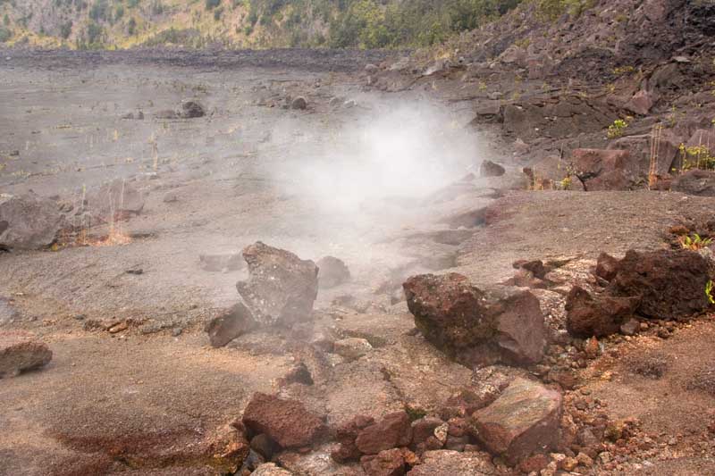 Fumarola na lávovém jezeře Kilauea Iki na Havaji