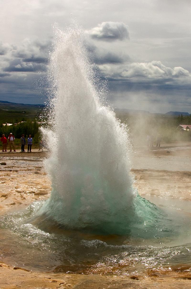 Erupting geyser Strokkur