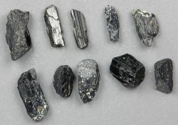 Arfvedsonite grains