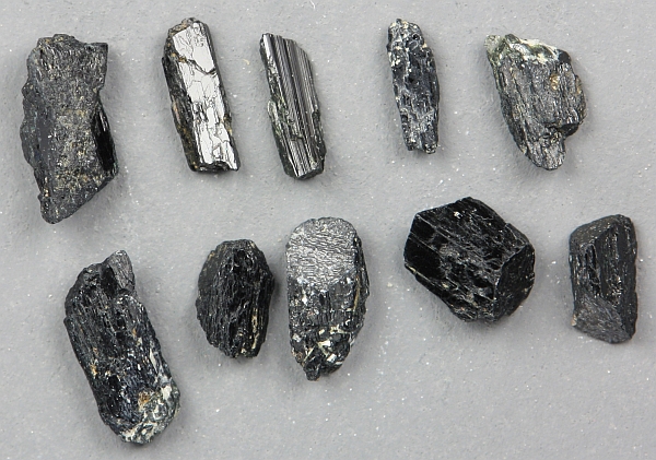 Arfvedsonite grains