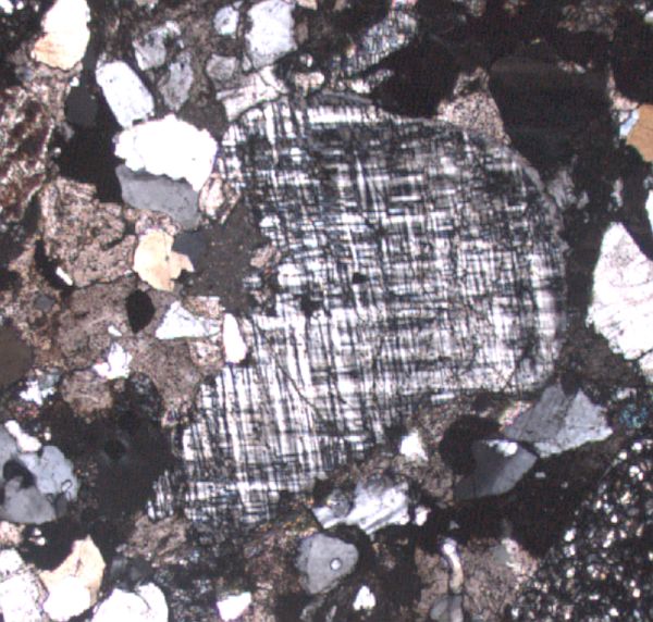 Microcline in microscope. Twinning pattern.