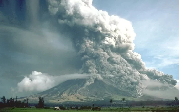 Pyroclastic flow running down the flank of Mayon in the Philippines during the eruption of 1984. Photo courtesy of USGS.